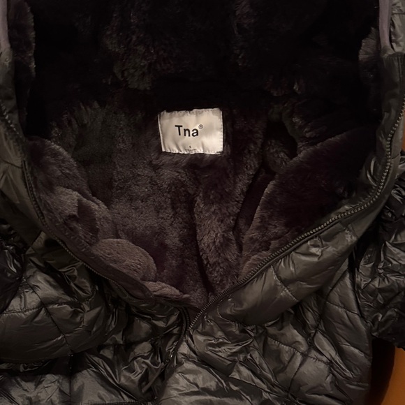 Women's Black Puffer Jacket - Picture 6 of 7